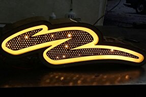 انواع تابلو چلنیوم؛ راهنمای انتخاب مناسب چلنیوم برای کسب و کارها