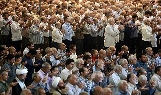 دشمن به دنبال ایجاد یأس و ناامیدی در جامعه است