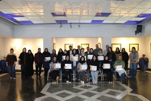 آیین اختتامیه نمایشگاه طراحی و تصویرسازی «ایراندخت» با حضور مسئولان استانی در سمنان آیین اختتامیه نمایشگاه طراحی و تصویرسازی «ایراندخت» با حضور مسئولان استانی در سمنان