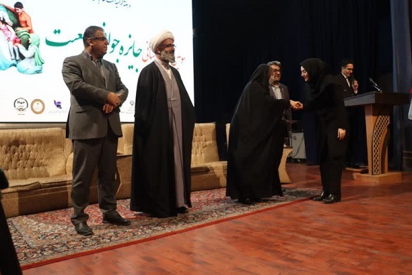 سومین رویداد استانی اهدای جایزه جوانی جمعیت با حضور حجت الاسلام مرتضی مطیعی نماینده ولی فقیه در سمنان و مسئولین سومین رویداد استانی اهدای جایزه جوانی جمعیت با حضور حجت الاسلام مرتضی مطیعی نماینده ولی فقیه در سمنان و مسئولین