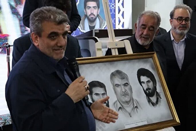 مدیران خادم مردم و ایثارگران باشند