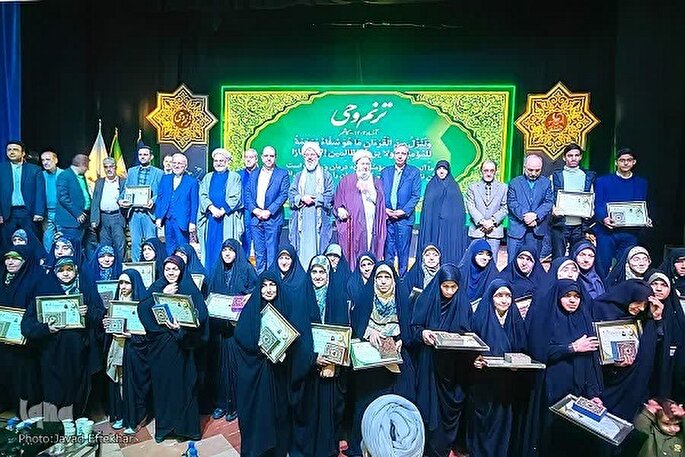 تجلیل از حافظان مهد قرآن سمنان و مهدیشهر در جشنواره «ترنم وحی»