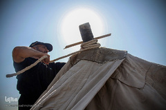 آيين سنتي سياه پوشان و برپايي خيمه عزاداري در آستانه ماه محرم - سمنان
