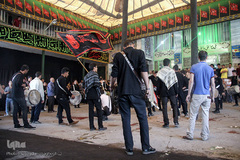 آيين سنتي سياه پوشان و برپايي خيمه عزاداري در آستانه ماه محرم - سمنان
