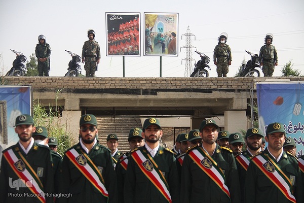 صبحگاه مشترک نیرو‌های مسلح با حضور امیر پوردستان در سمنان