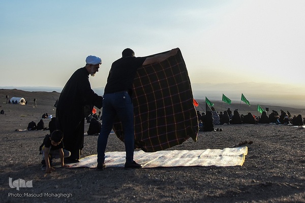 عزاداری تاسوعای حسینی در کویر «خوریان» سمنان