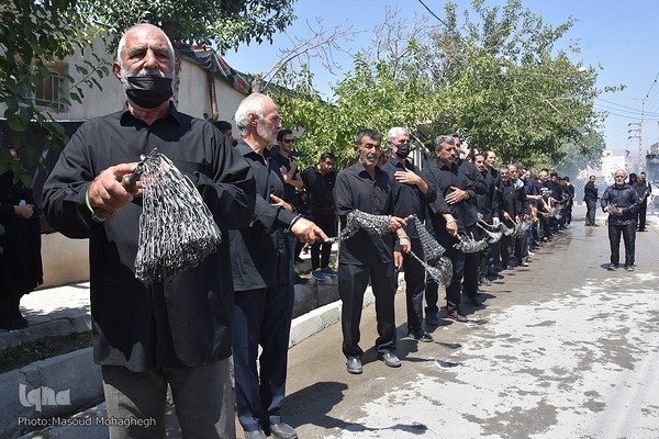 حسینیه ایران؛ آیین سنتی "زانوزدن" در روستای لاسجرد سمنان