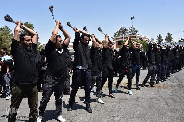 حسینیه ایران؛ آیین سنتی "زانوزدن" در روستای لاسجرد سمنان