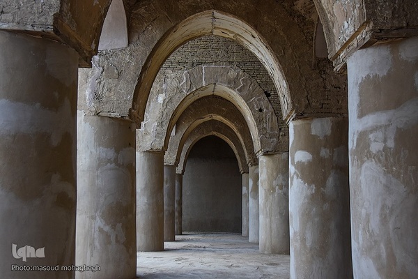 افراشته فیروزه‌ای؛ مسجد تاریخانه‎‎ دامغان