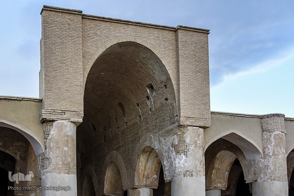 افراشته فیروزه‌ای؛ مسجد تاریخانه‎‎ دامغان