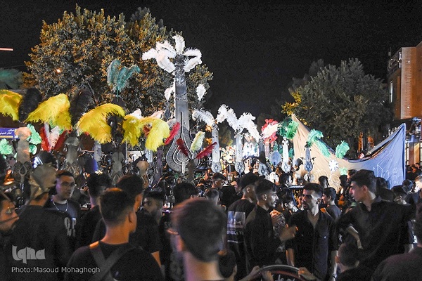 حرکت دستجات عزاداری در خیابان‌های شهر سمنان‎