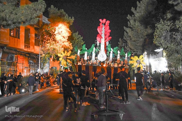 حرکت دستجات عزاداری در خیابان‌های شهر سمنان‎