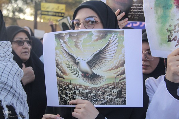 تجمع مردم سمنان در محکومیت جنایت اسرائیل در غزه‎