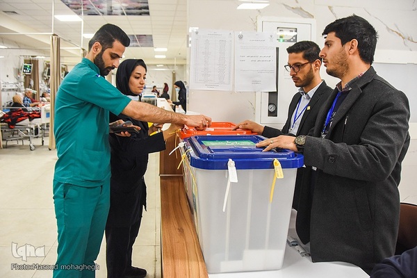 صندوق سیار انتخابات در بیمارستان کوثر سمنان