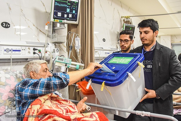 صندوق سیار انتخابات در بیمارستان کوثر سمنان