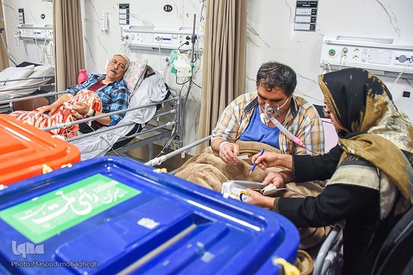 صندوق سیار انتخابات در بیمارستان کوثر سمنان