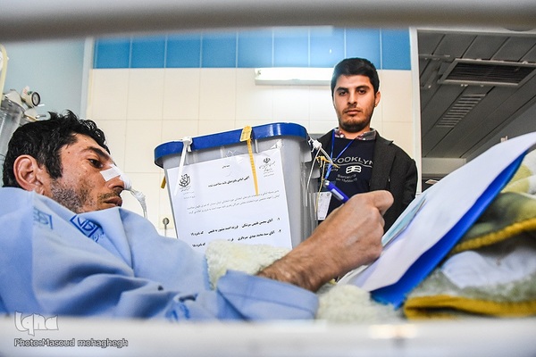 صندوق سیار انتخابات در بیمارستان کوثر سمنان