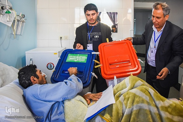 صندوق سیار انتخابات در بیمارستان کوثر سمنان