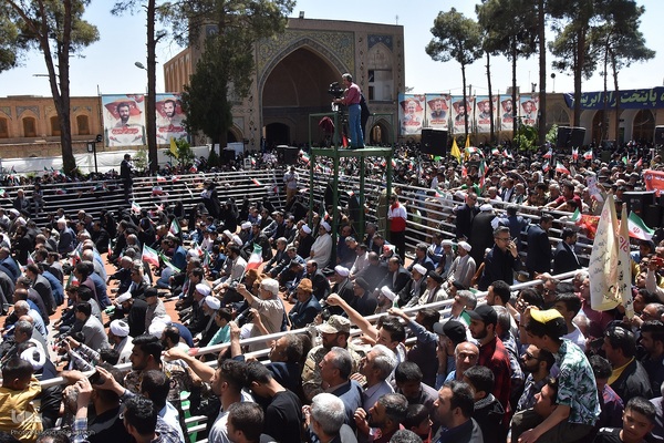 استقبال پرشور مردم سمنان از رئیس جمهور