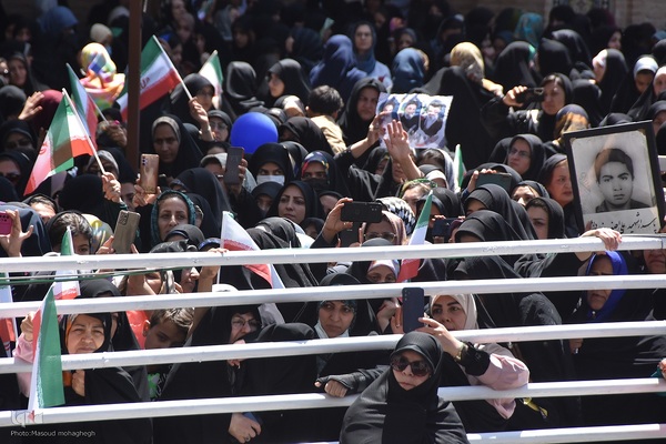 استقبال پرشور مردم سمنان از رئیس جمهور