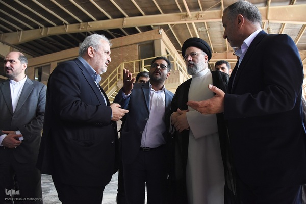 بازدید رئیس جمهور از واحدهای صنعتی احیاء شده در سمنان‎