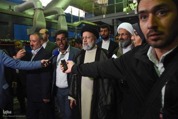 بازدید رئیس جمهور از واحدهای صنعتی احیاء شده در سمنان‎