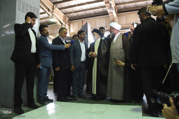 بازدید رئیس جمهور از واحدهای صنعتی احیاء شده در سمنان‎