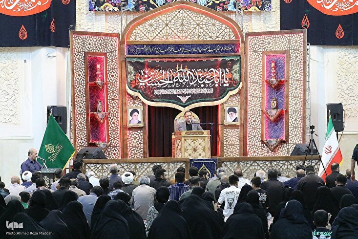 Shirin Karatun Al-Qur'ani a Mausoleum Shah Cheragh dake Shiraz