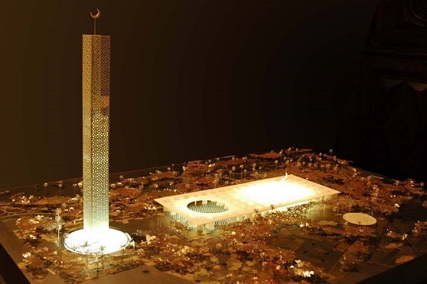 Masjid Terbesar Ketiga Dunia Masih Menunggu Pembukaan / Hambatan Masih Berlanjut