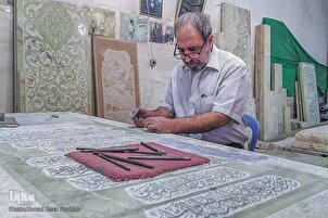 Laboratorio artistico di incisione su pietra in Iran