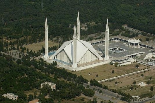 Pakistan'ın en büyük camii yeniden açıldı