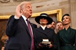 Trump, Melani’nin tuttuğu İncil’e el basmadan yemin etti